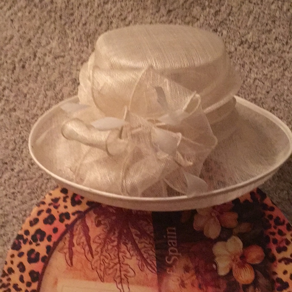 Cream Puffy